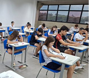 Foto de alunos do Ensino Fundamental II